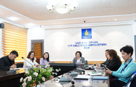 Хангайн бүсийн дарга нартай цахимаар хуралдлаа