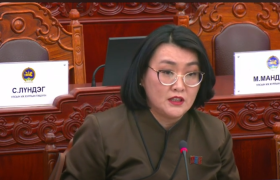 А.Ариунзаяа: Гурван жил алдагдалгүй төсөв батална гэдэгтээ итгэлтэй байна уу, энэ зөв үү?
