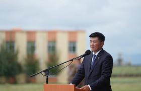 Цэргүүдээ мэдлэг боловсролтой, алба хаагчдаа цалин хөлс нь нэмэгдэлтэй, зэвсэгт хүчнээ орчин үетэйгээ хөл нийлүүлсэн байхад АНХААРЧ АЖИЛЛАВ