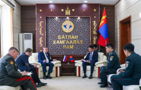 ОХУ-аас Монгол Улсад суугаа Элчид сайдыг Батлан хамгаалахын сайд Д.Батлут хүлээн авч уулзлаа