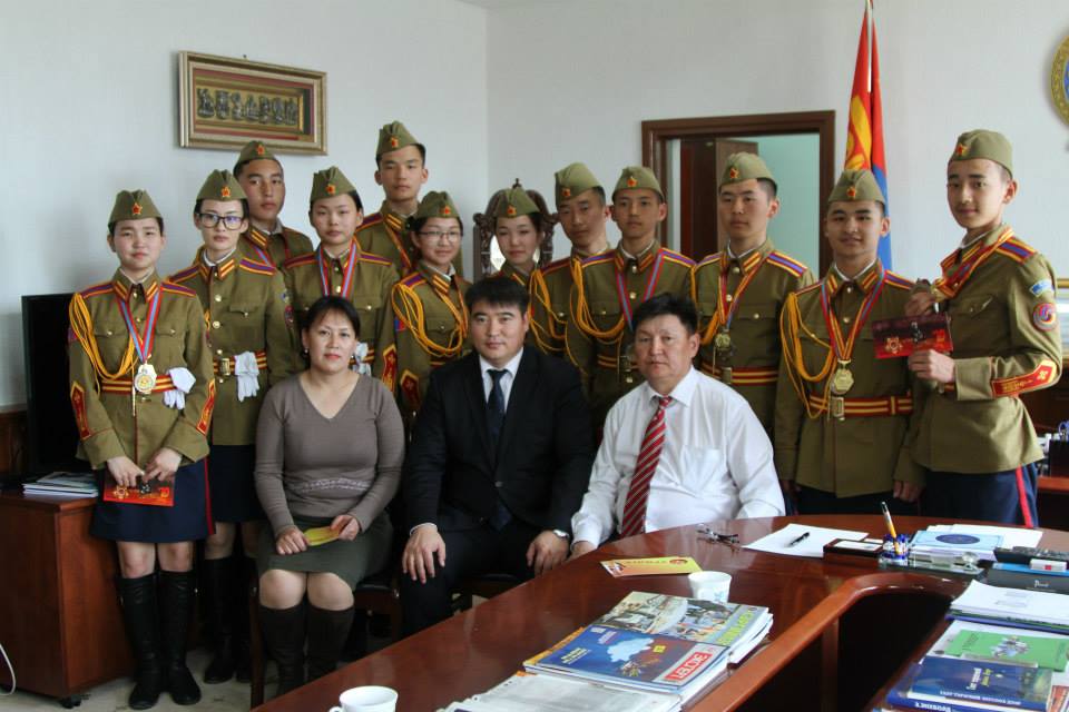 Цэрэг, спортын “Дөл” тэмцээний мөнгөн медальт сурагчдыг хүлээн авч уулзлаа