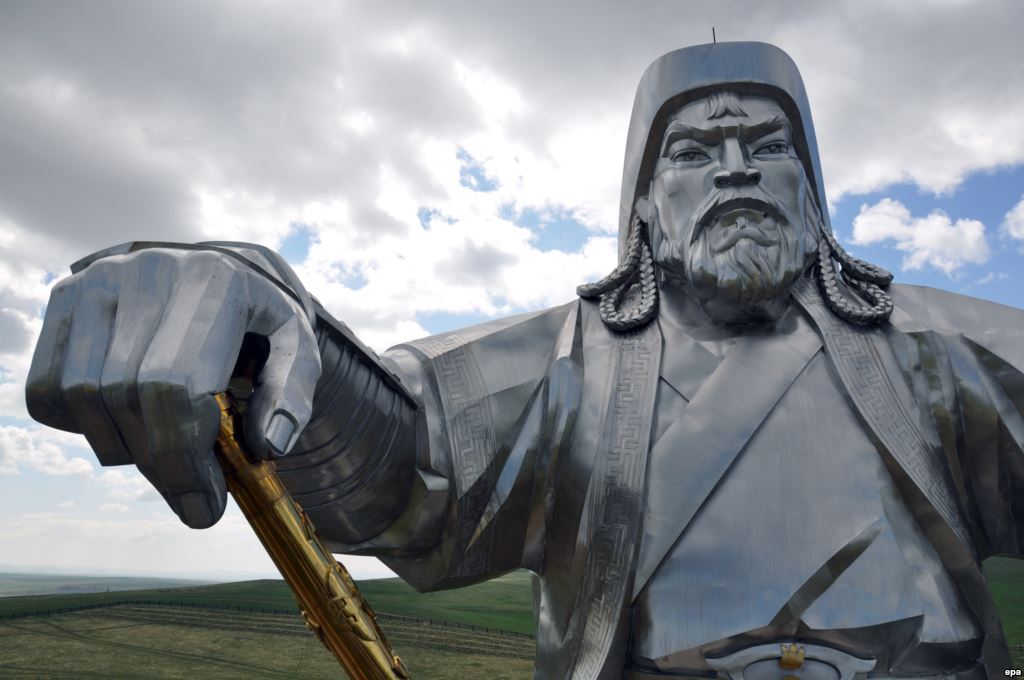 Лавровын цэнхэр жийнс ба монголчуудын үндэсний бахархал