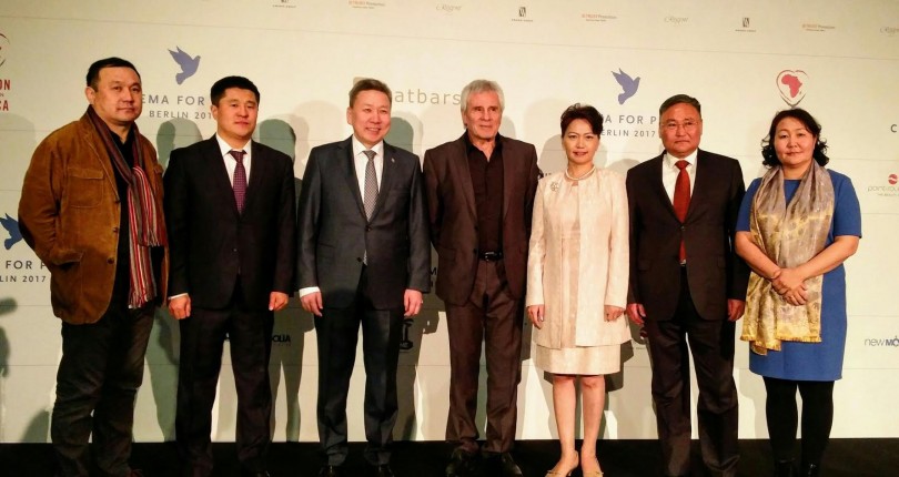 Монголын кино уран бүтээлчид олон улсын шагнал хүртлээ