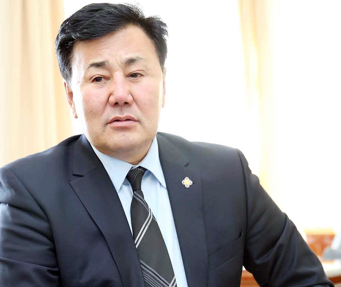 Б.Баттөмөр: Дандаа улстөржсөн, судалгаа муутай амлалтууд Монгол улсын хөгжилд сайн зүйл авчрахгүй