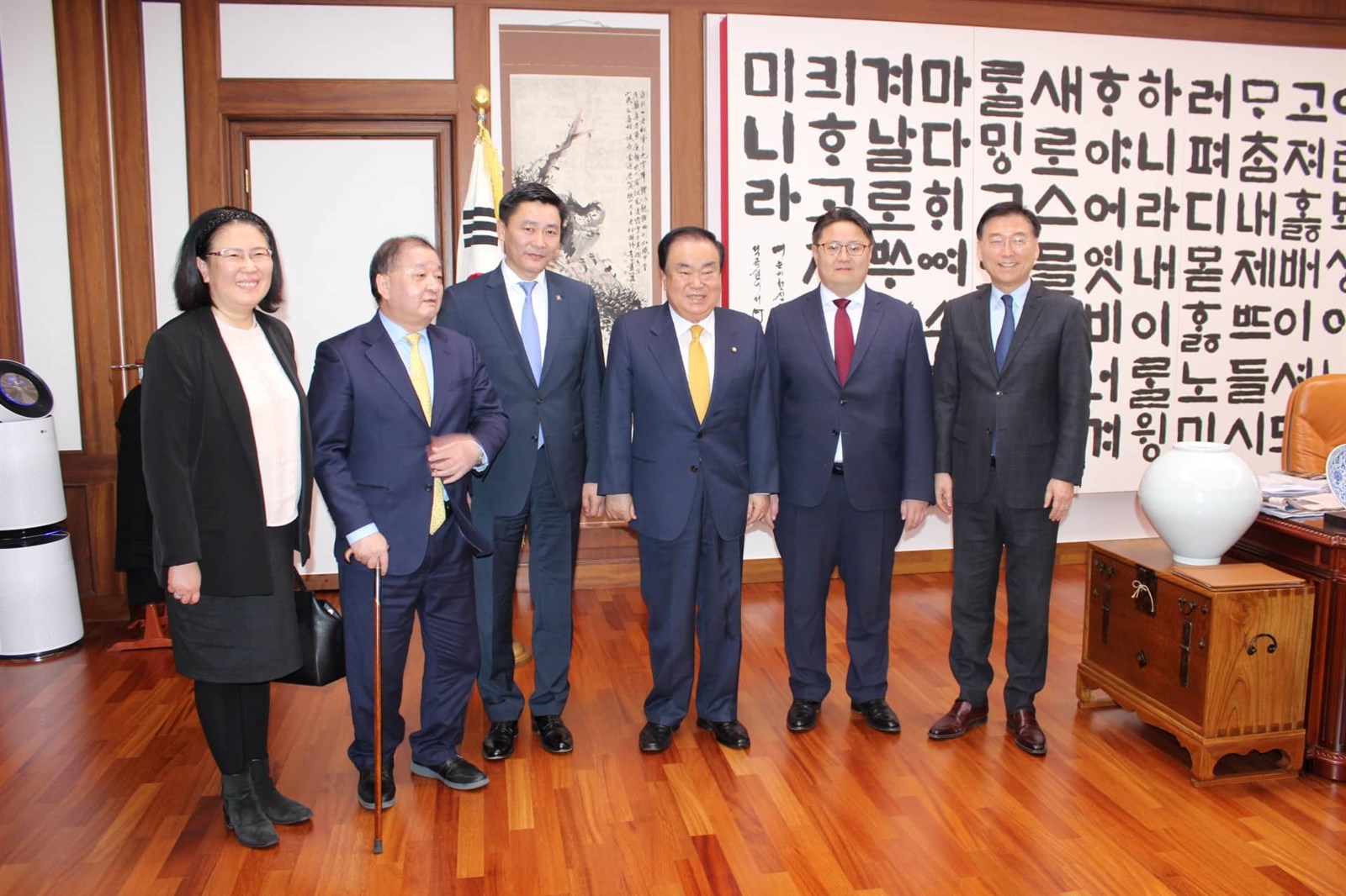 Байнгын хороодын дарга нар Бүгд Найрамдах Солонгос Улсын Үндэсний Ассемблейн даргад бараалхаж, санал солилцов