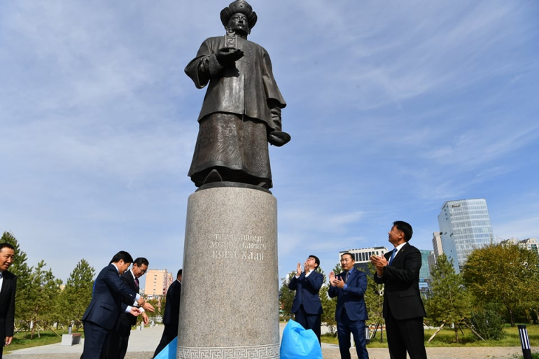 Богд хааны дурсгалын цэцэрлэгт хүрээлэнг нээлээ