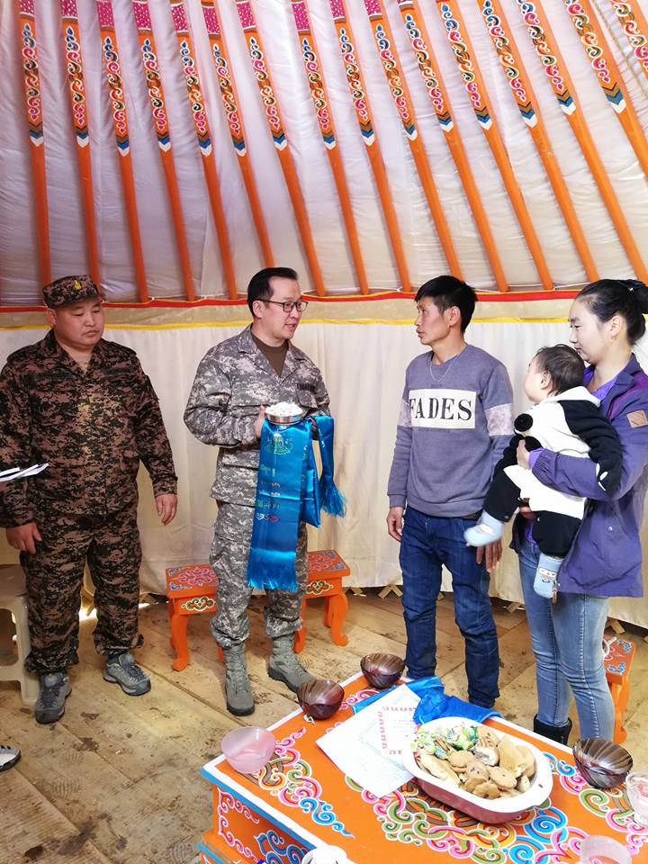 "Гэр дулаан бол гэр бүл дулаан" аяныг эхлүүлж залуу гэр бүлд Монгол гэр тавилгын хамт бэлэглэлээ