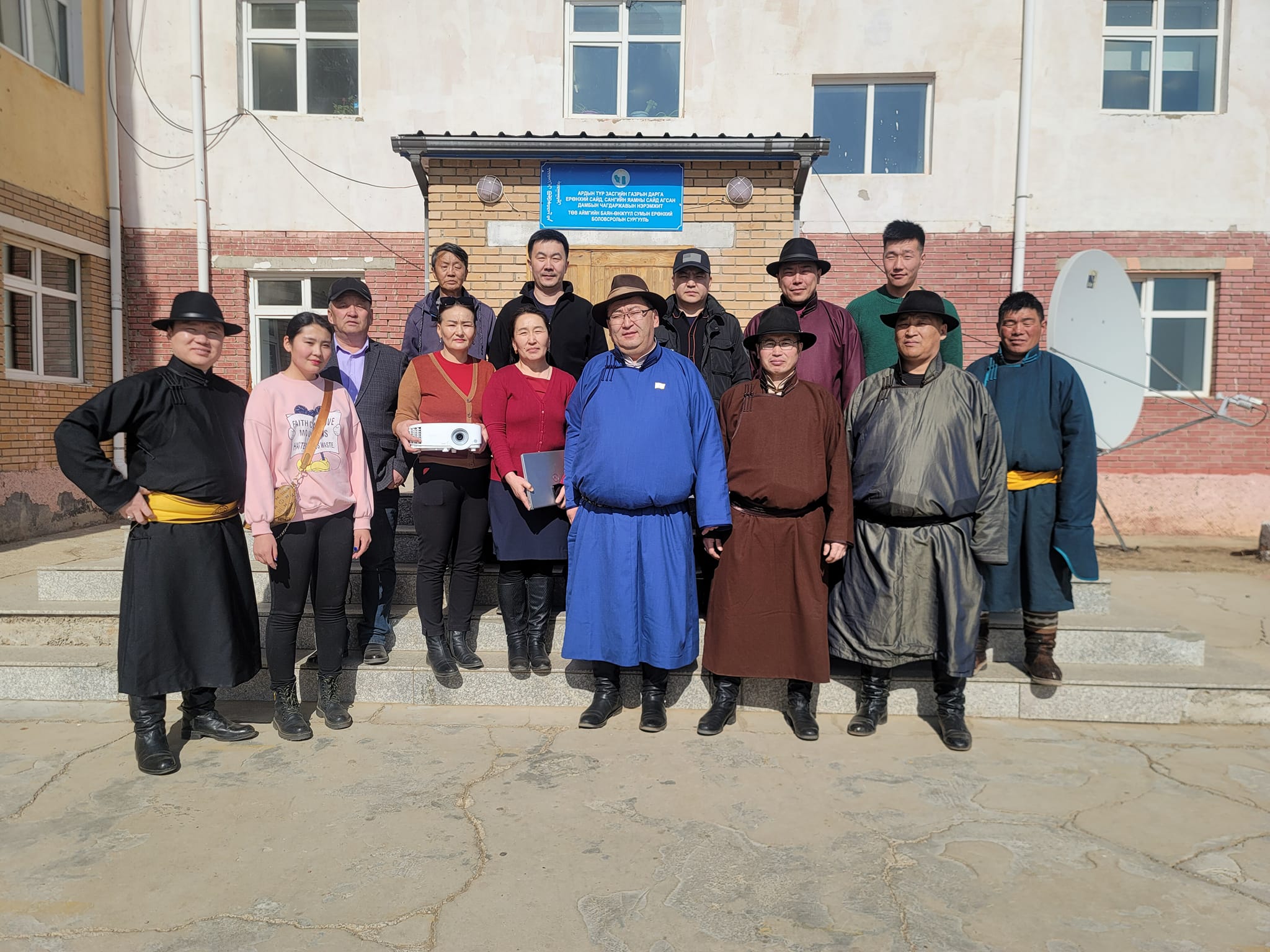 Иргэд 50 настай тэтгэвэрт гардаг эрх нээж өгөх хэрэгтэй гэсэн санал гаргаж байна