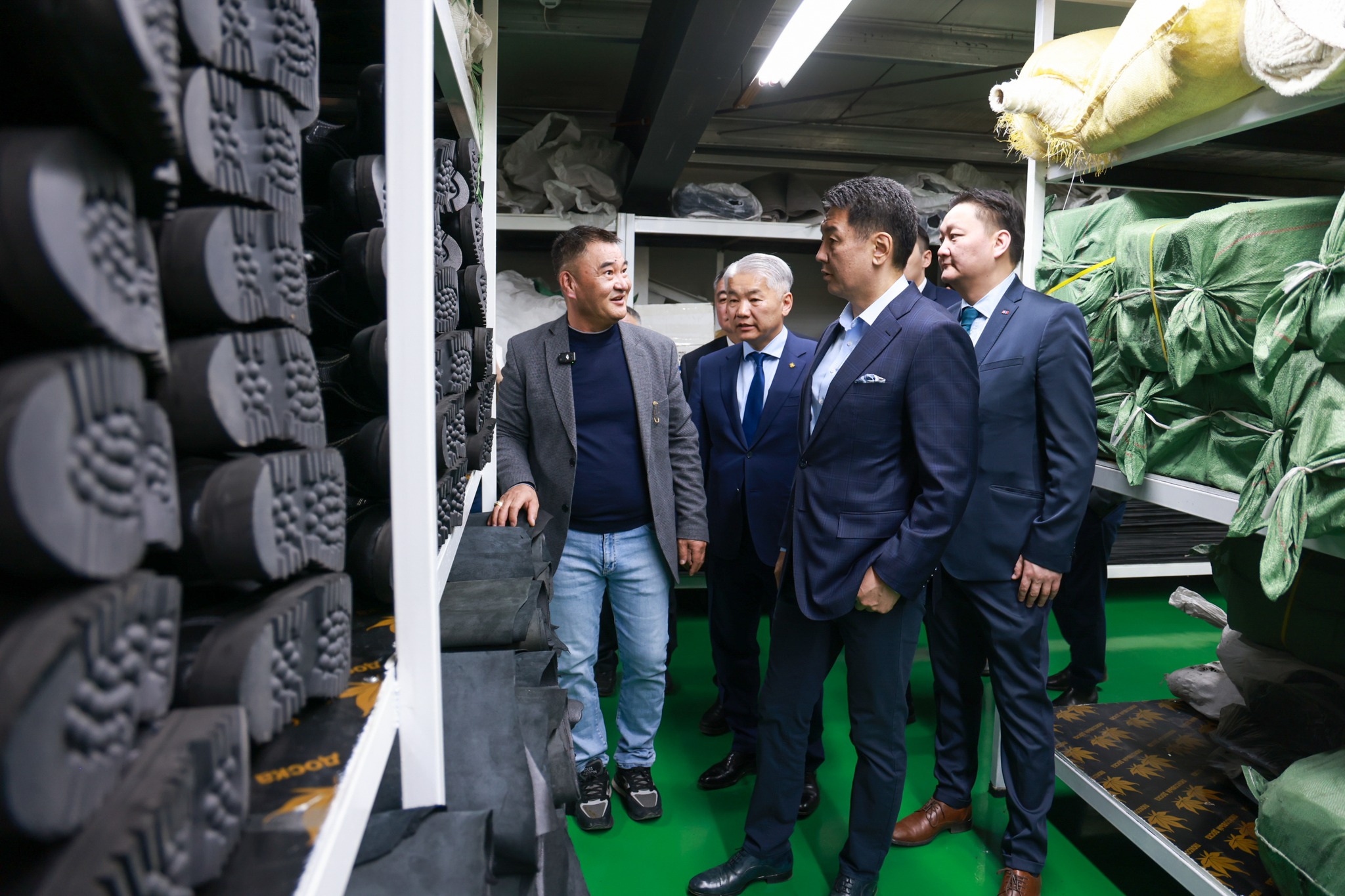 "Цагаан алт" хөдөлгөөний үр шимээр "Батур" брэнд өдөрт 800 хос гутал үйлдвэрлэж хөрш орнууд руу экспортолж байна
