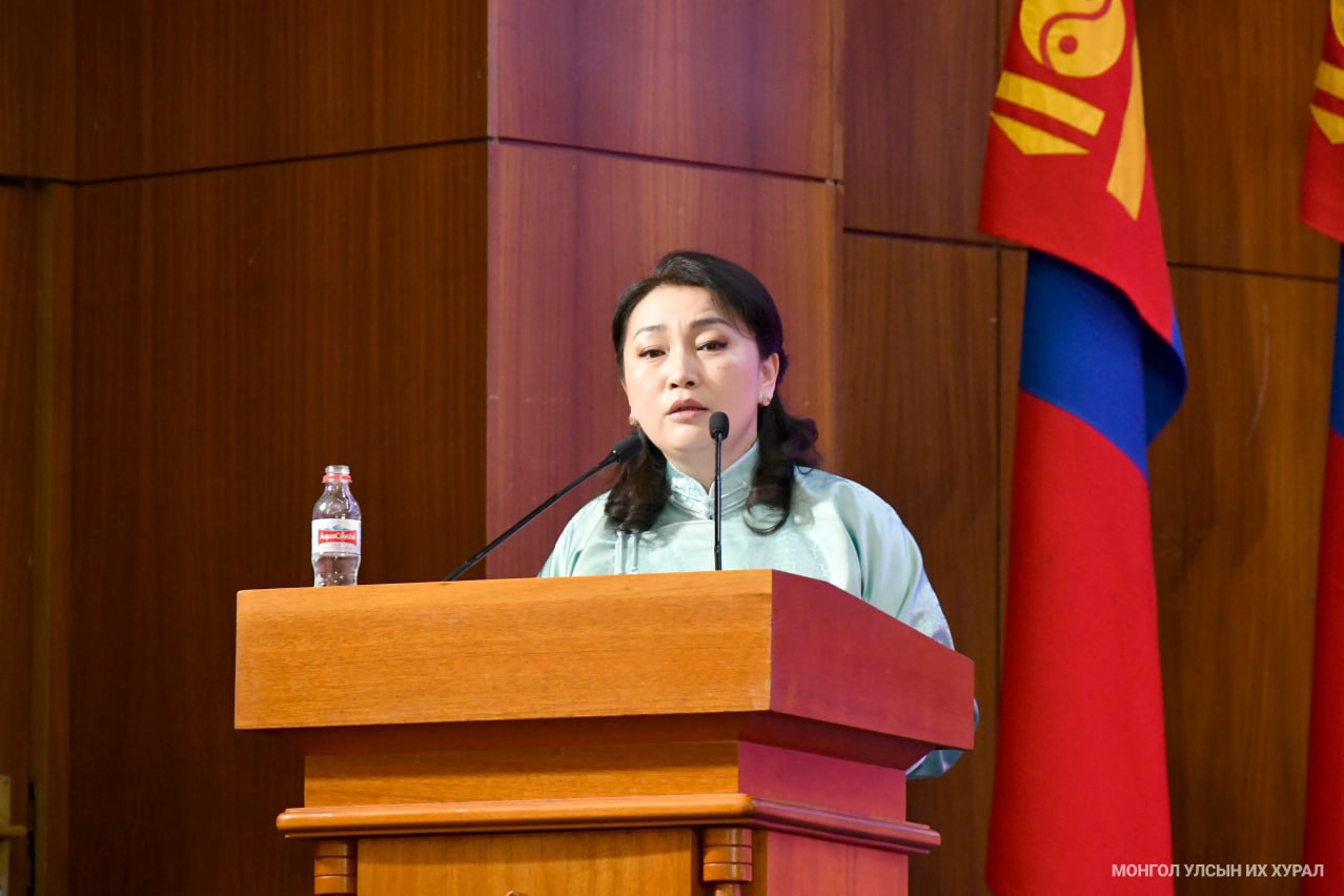 “БИД ЭМЭГТЭЙЧҮҮД” ЧУУЛГА УУЛЗАЛТ БОЛЖ БАЙНА