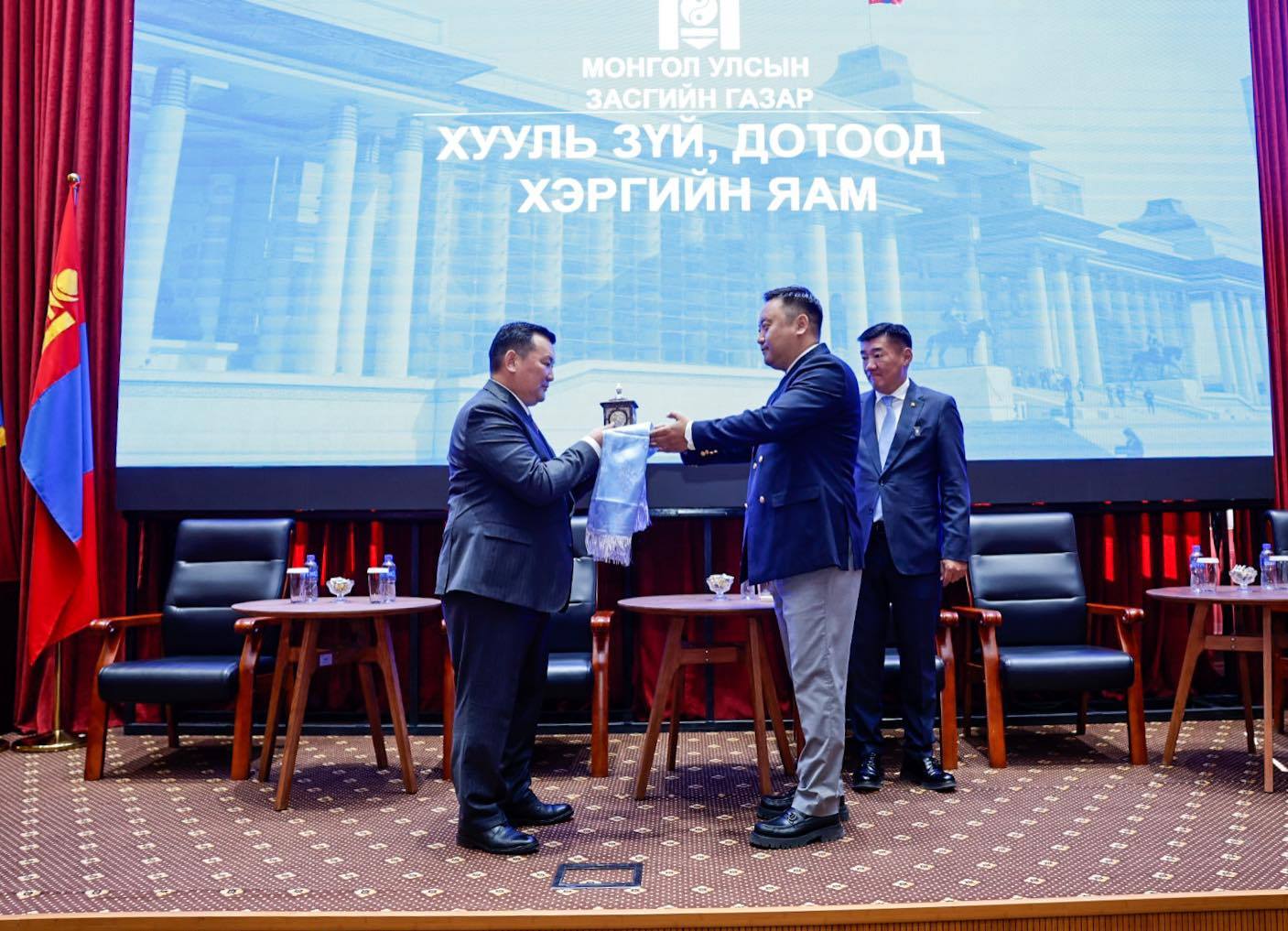 ХУУЛЬ ЗАСАГЛАДАГ, ХҮНИЙ ЭРХИЙГ ДЭЭДЛЭСЭН ЭРХ ЗҮЙН ОРЧНЫГ БҮРДҮҮЛЭХИЙГ ЗОРИН АЖИЛЛАНА